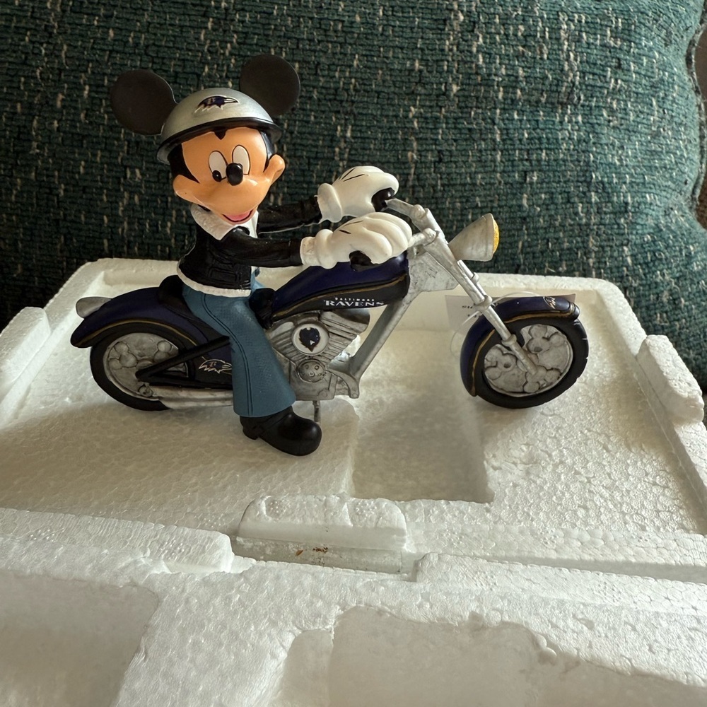 Disney Mickey Mouse NFL Baltimore RAVENS Hamilton Collection HEADED FOR VICTORY